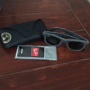 NWOT Authentic RayBan Wayfarer Sunglasses